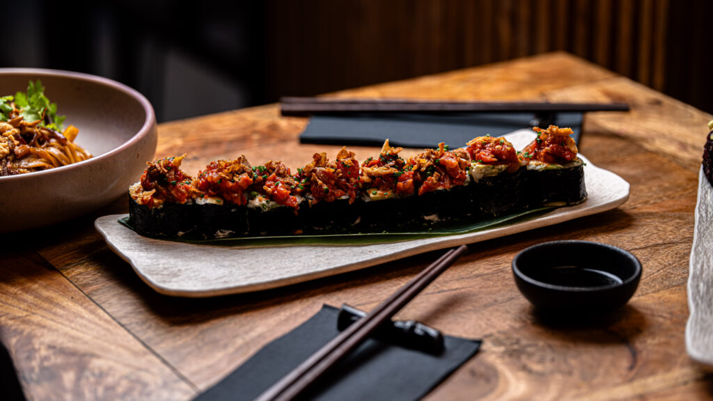 Plato de cocina asiática vegana en Desoriente Barcelona